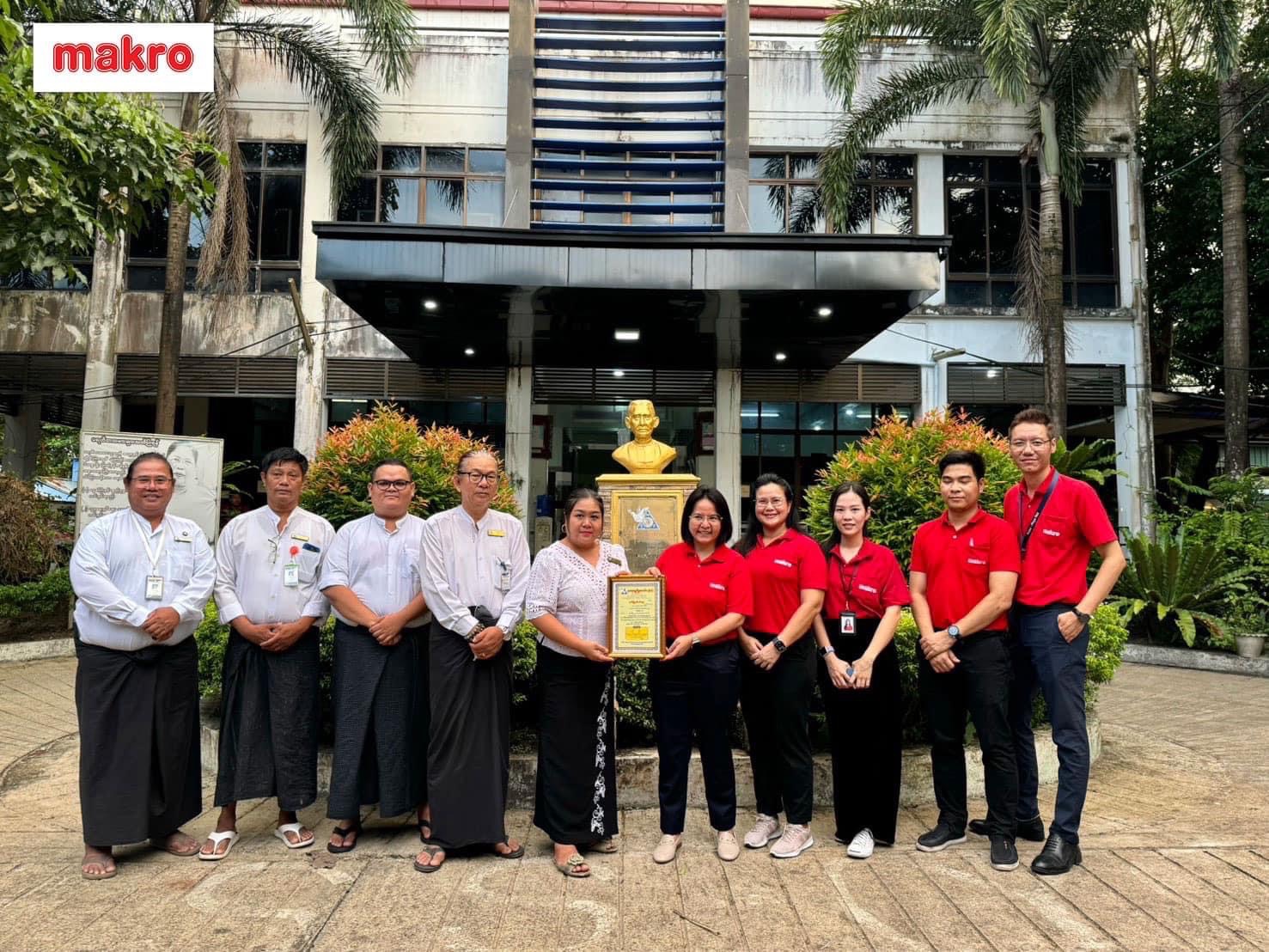 On 16th September, Makro Family together with the Public Funeral Service Association (Yangon),and our customers, donated food and personal hygiene necessities to support flood disaster relief. 🙏🏼 Let’s join hands to extend help & support to our fellow countrymen in times of need. Please stay strong.